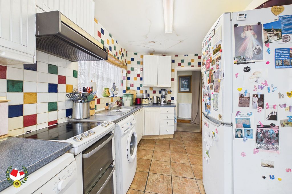 Property photo 3 of 12