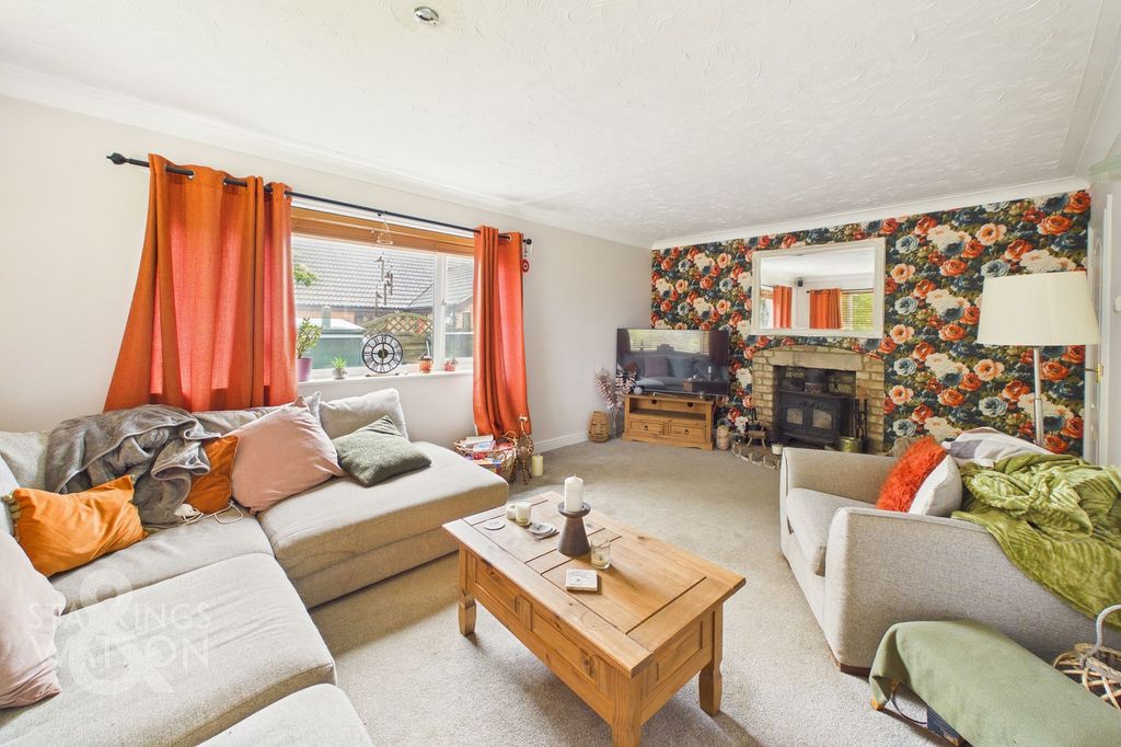 Property photo 2 of 27