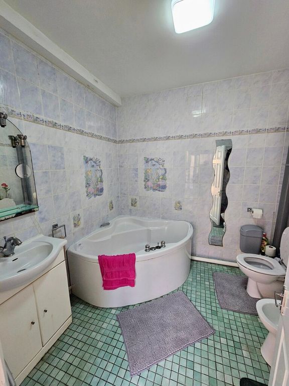 Property photo 3 of 4 Bathroom