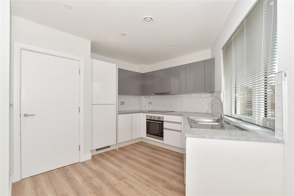 Property photo 2 of 9 Lounge/Kitchen