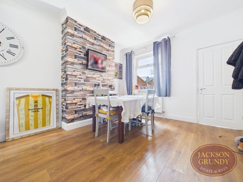Property photo 2 of 10 Monks Park Road