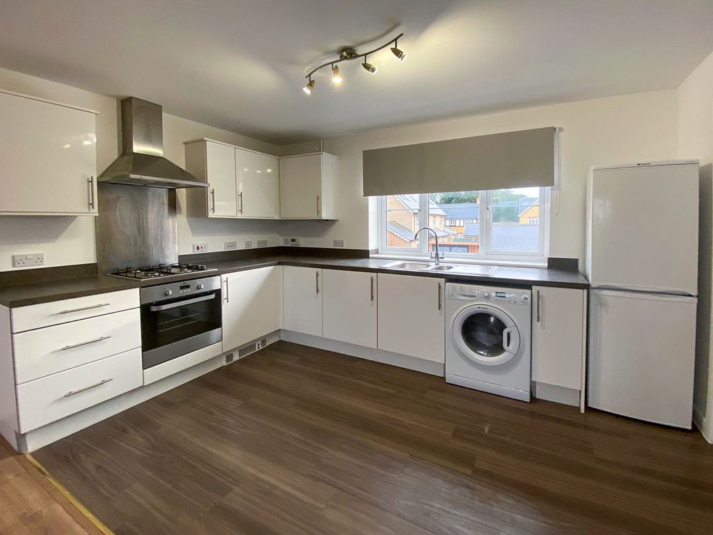 Property photo 2 of 10 Kitchen
