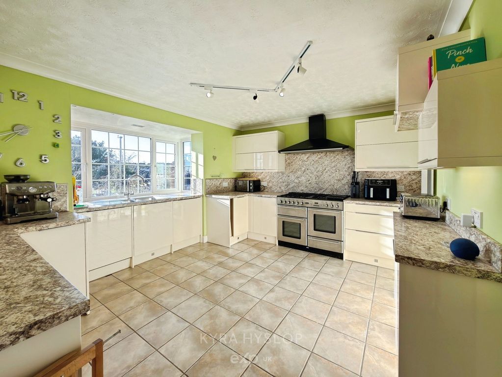 Property photo 2 of 31