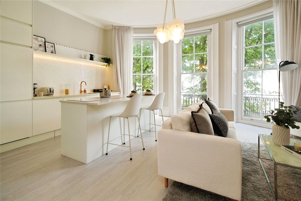 Property photo 1 of 15 Living / Kitchen