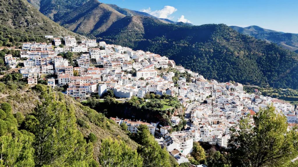 Property photo 2 of 16