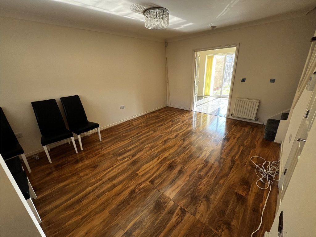 Property photo 3 of 12 Picture No. 11