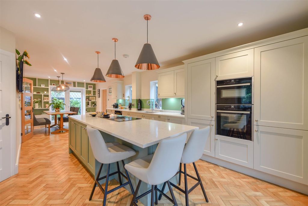 Property photo 3 of 31 Kitchen Area