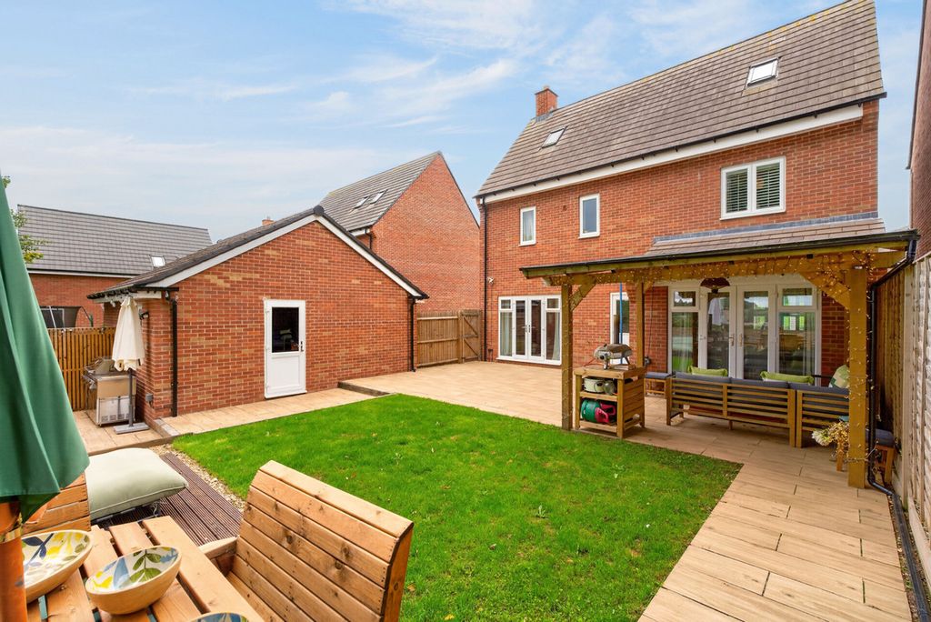 Property photo 2 of 48