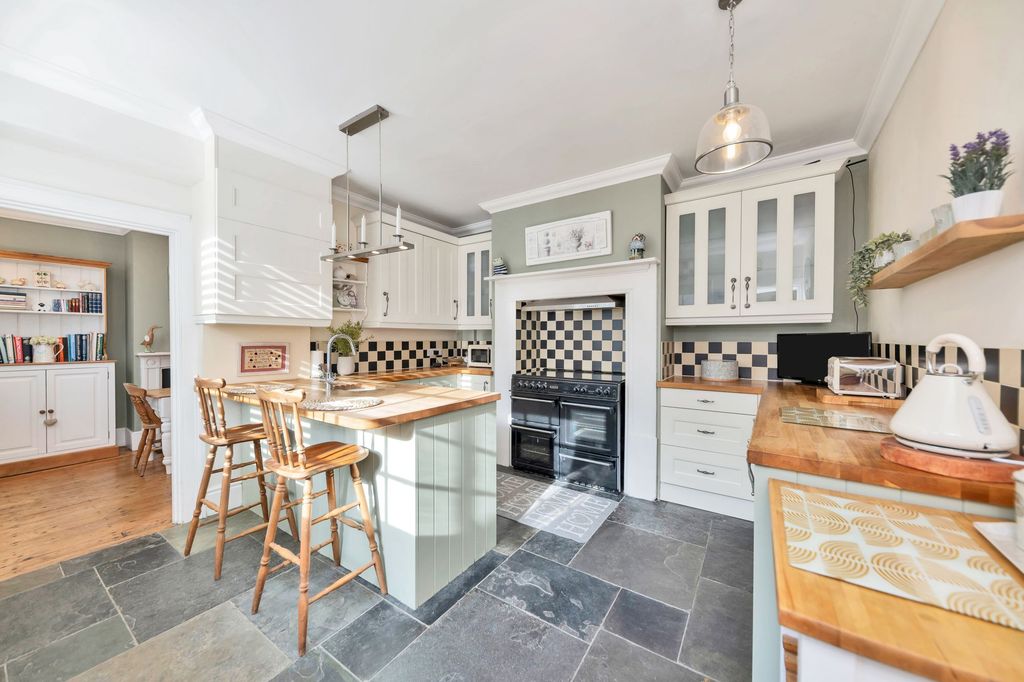 Property photo 3 of 39