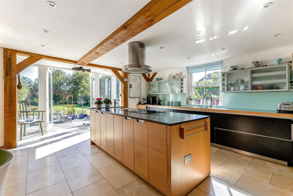 Property photo 3 of 17 Kitchen