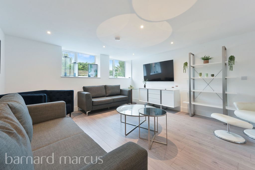 Property photo 3 of 7 Bedroom