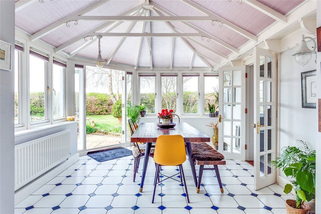 Property photo 3 of 27 Conservatory