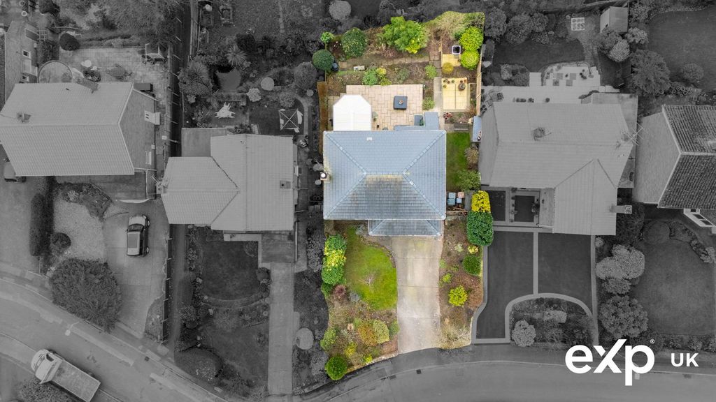 Property photo 2 of 27