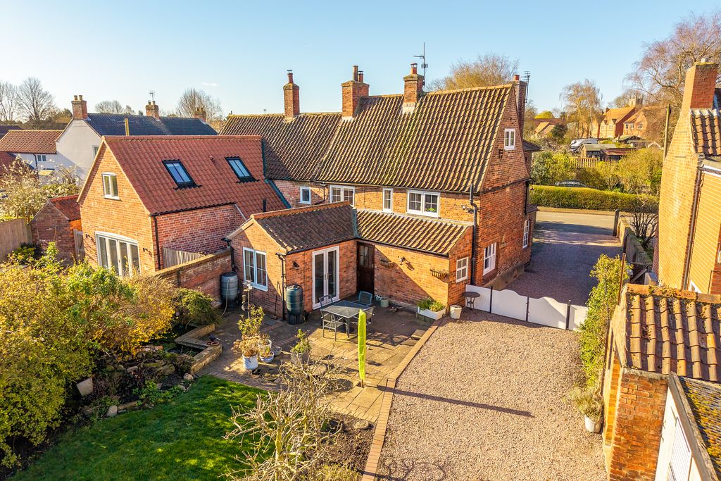 Property photo 3 of 34