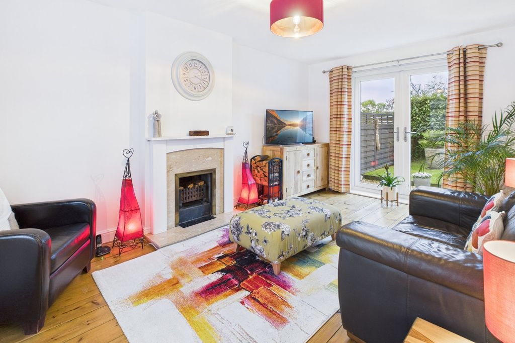 Property photo 3 of 14 Living Room