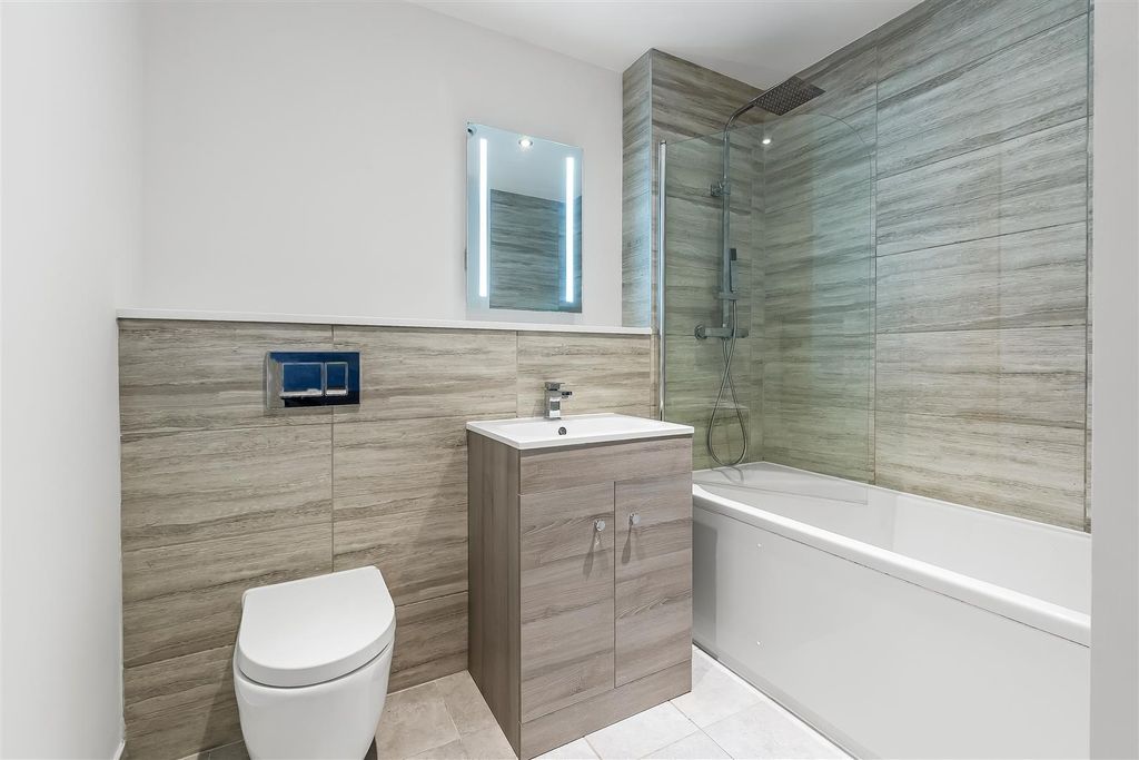 Property photo 3 of 12 Flat-10-Deepdene-House-1.Jpg