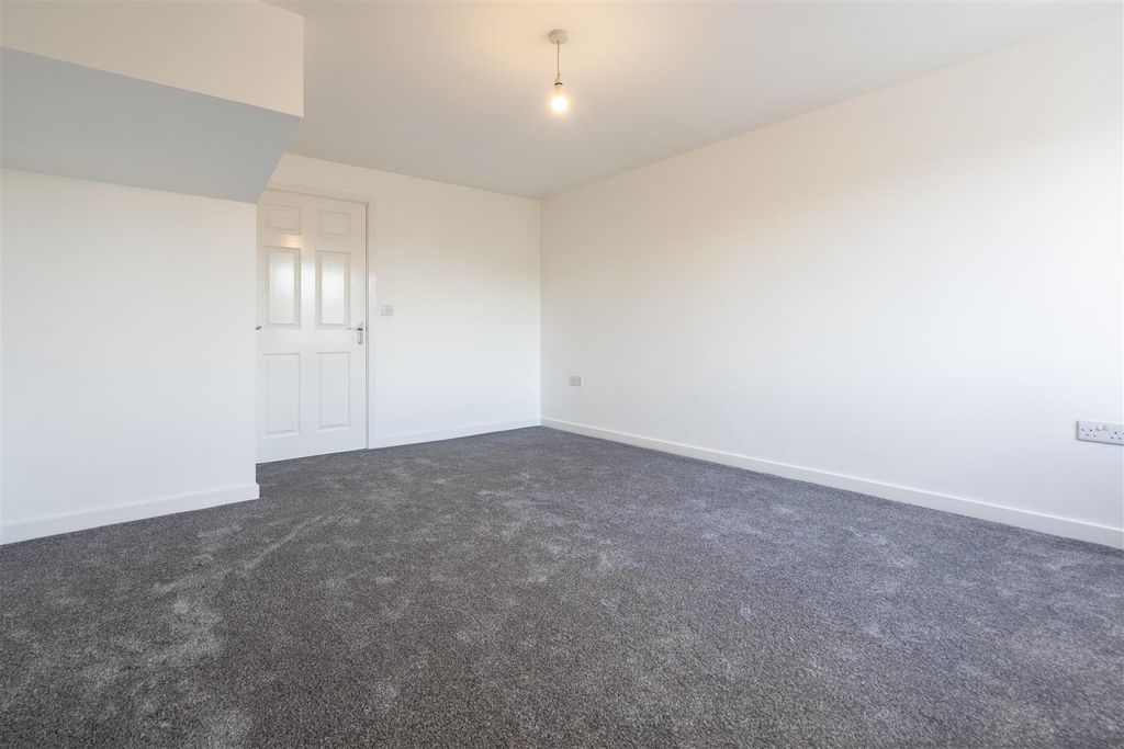 Property photo 3 of 10 Living Room