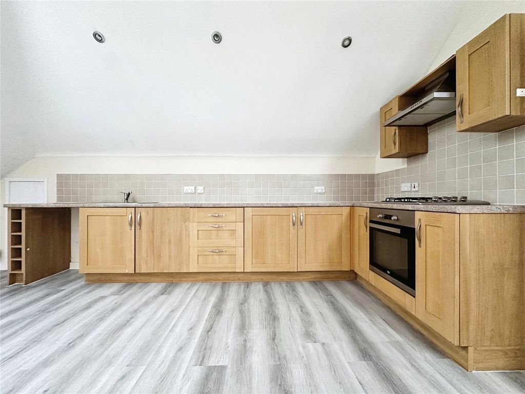 Property photo 3 of 8 Kitchen