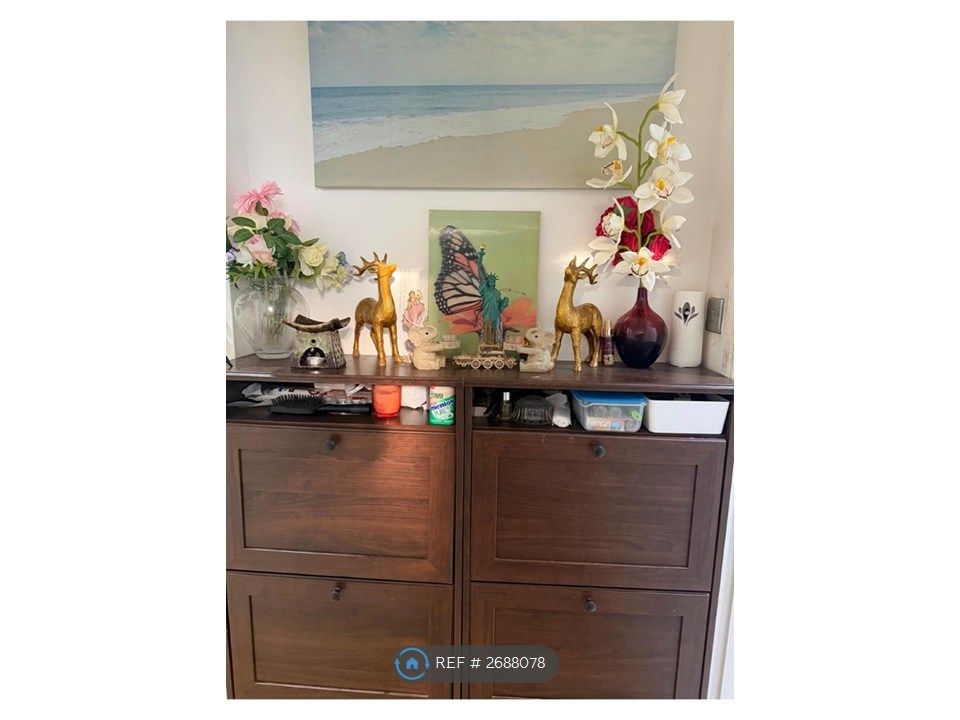 Property photo 1 of 18 Entrance