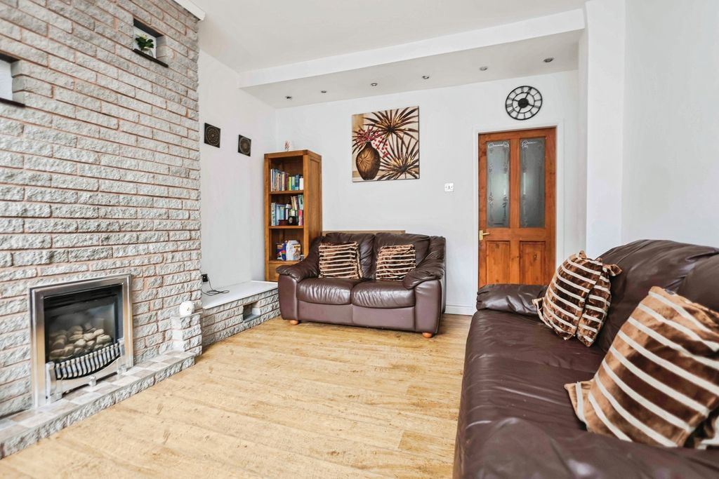 Property photo 3 of 17 Photo