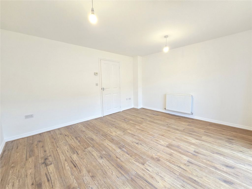 Property photo 2 of 22 Picture No. 25