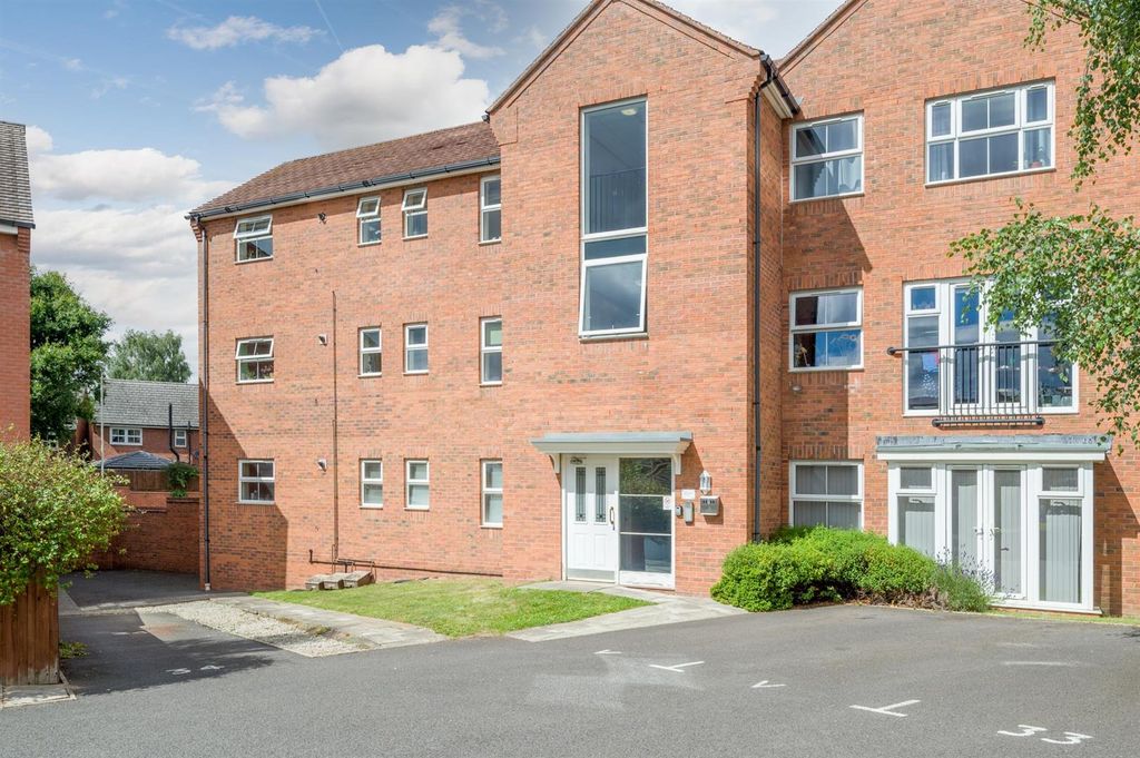 Property photo 1 of 16