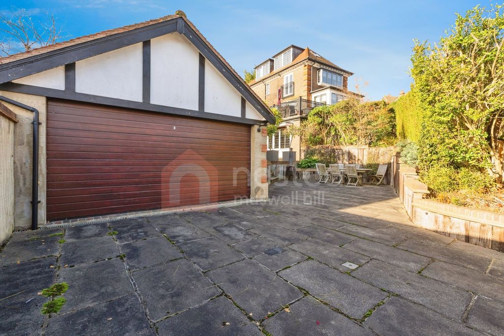 Property photo 2 of 22