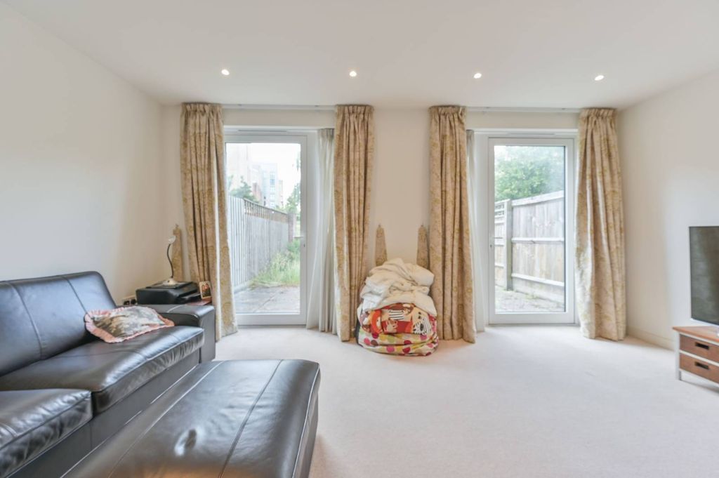 Property photo 3 of 19