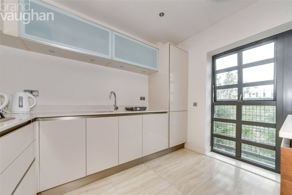 Property photo 1 of 19 Kitchen