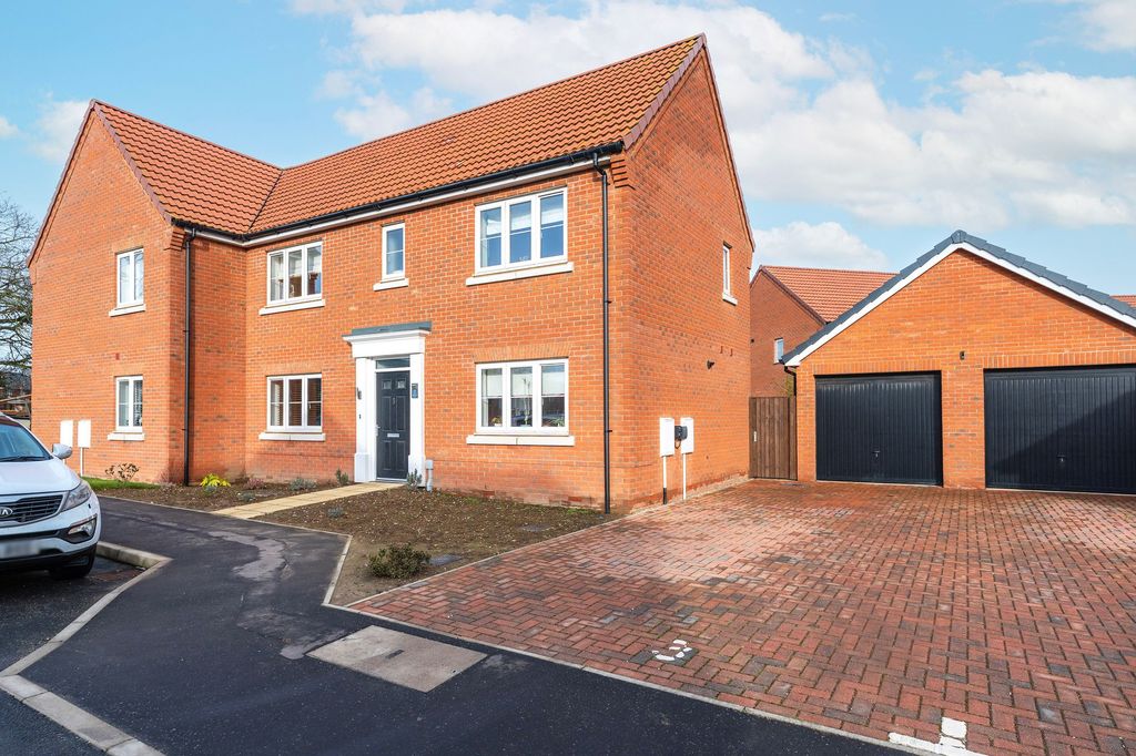 Property photo 1 of 23