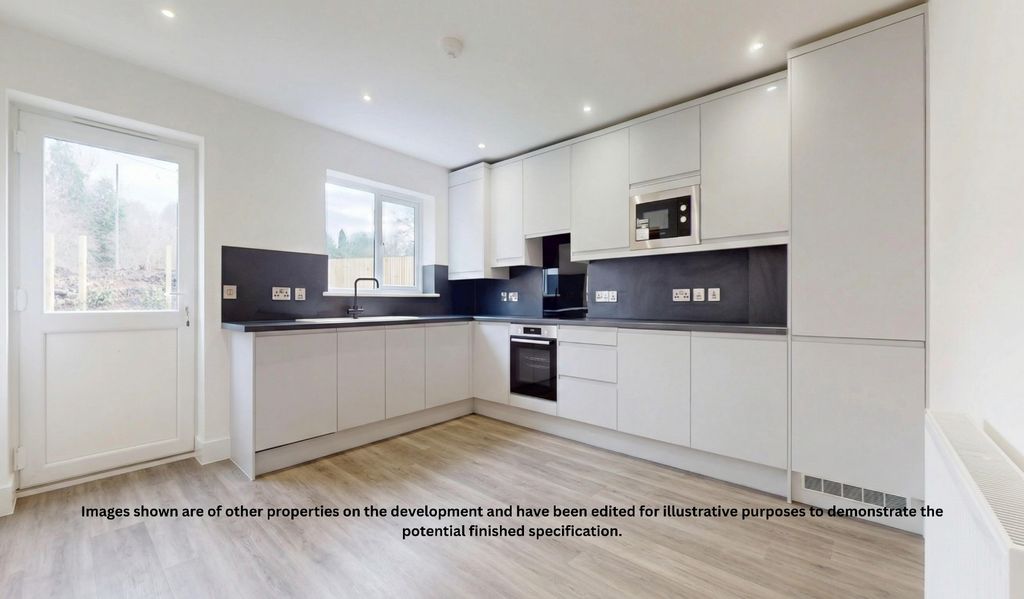 Property photo 3 of 8 4555352