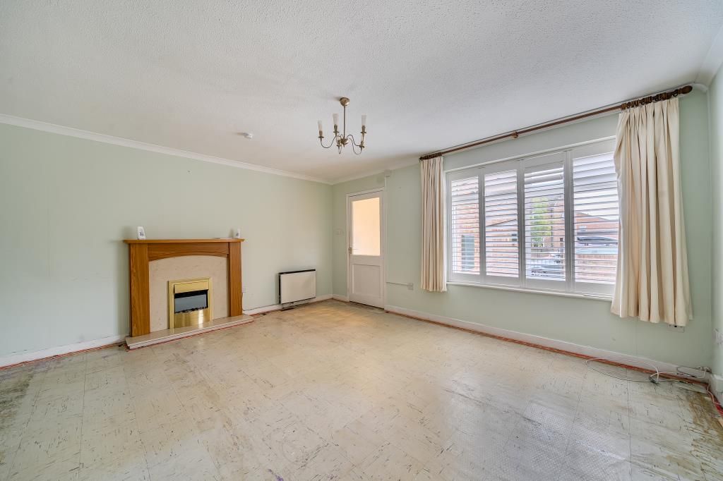 Property photo 2 of 18 Living Area