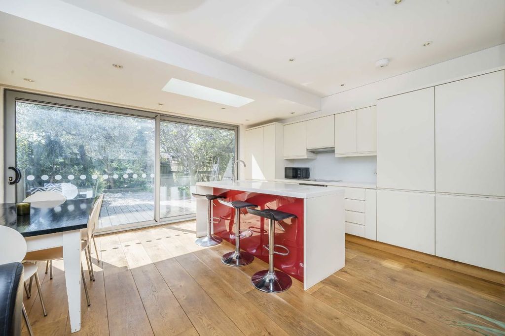 Property photo 3 of 10