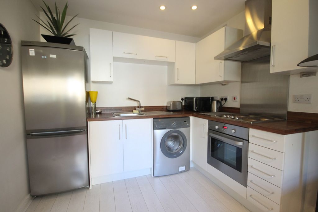 Property photo 2 of 7 Kitchen