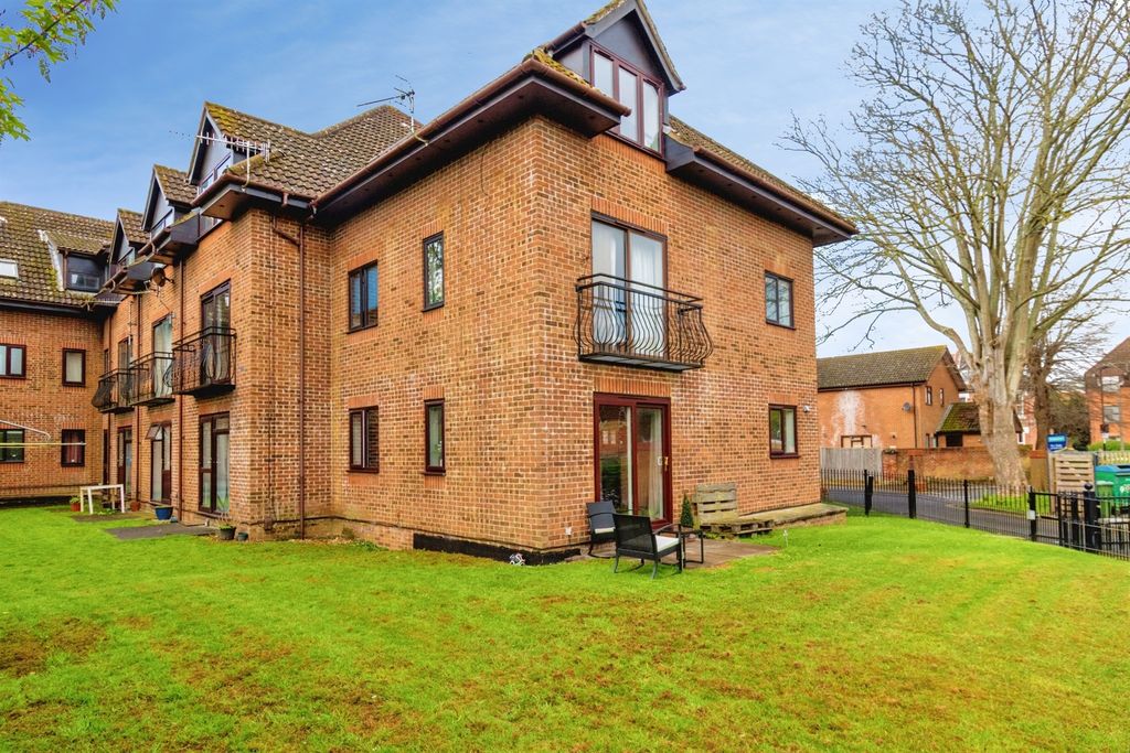 Property photo 1 of 17