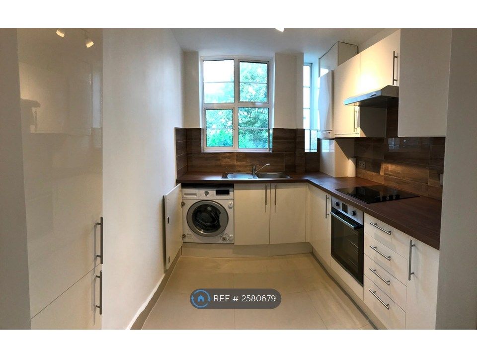Property photo 3 of 8 Kitchen