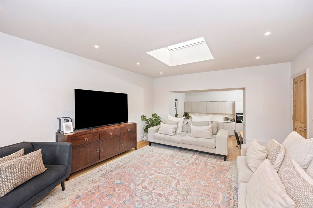 Property photo 2 of 25