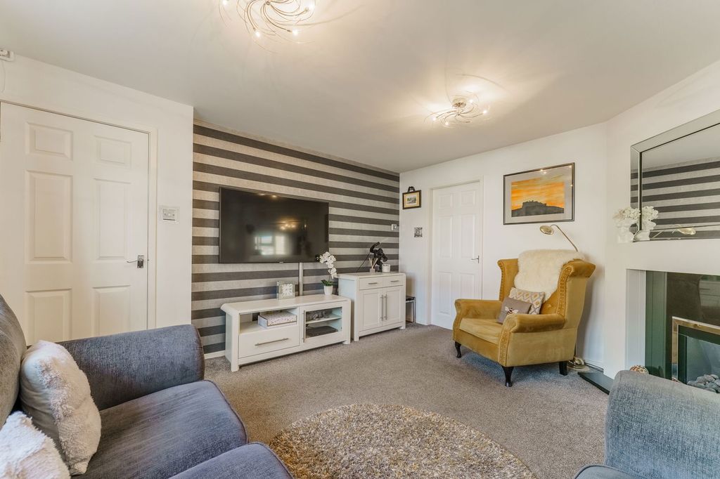 Property photo 2 of 25