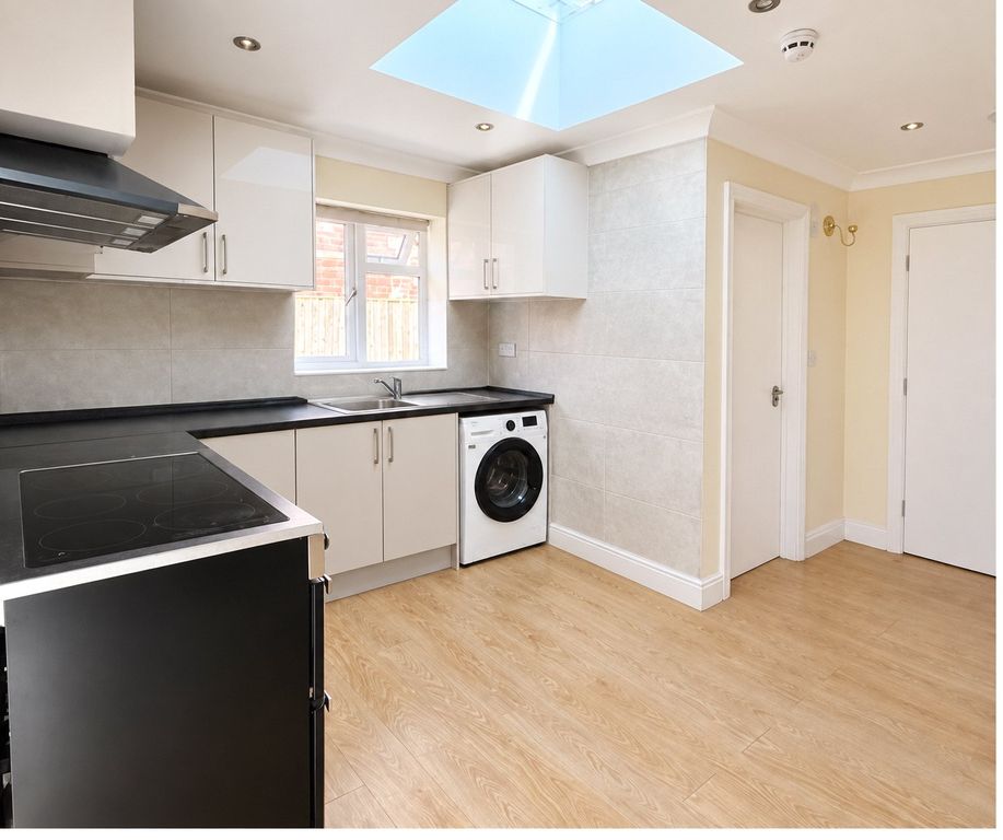 Property photo 3 of 6 Kitchen