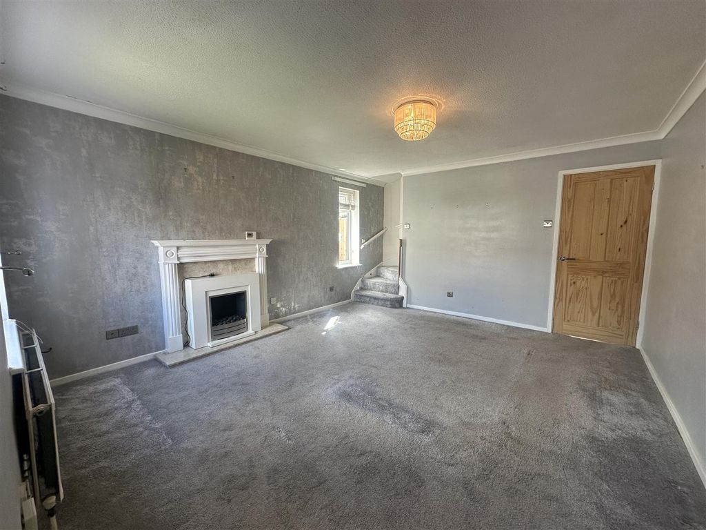 Property photo 2 of 11 Lounge