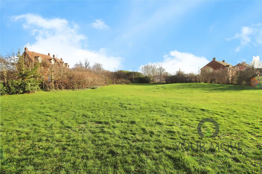 Property photo 2 of 26 Green Area