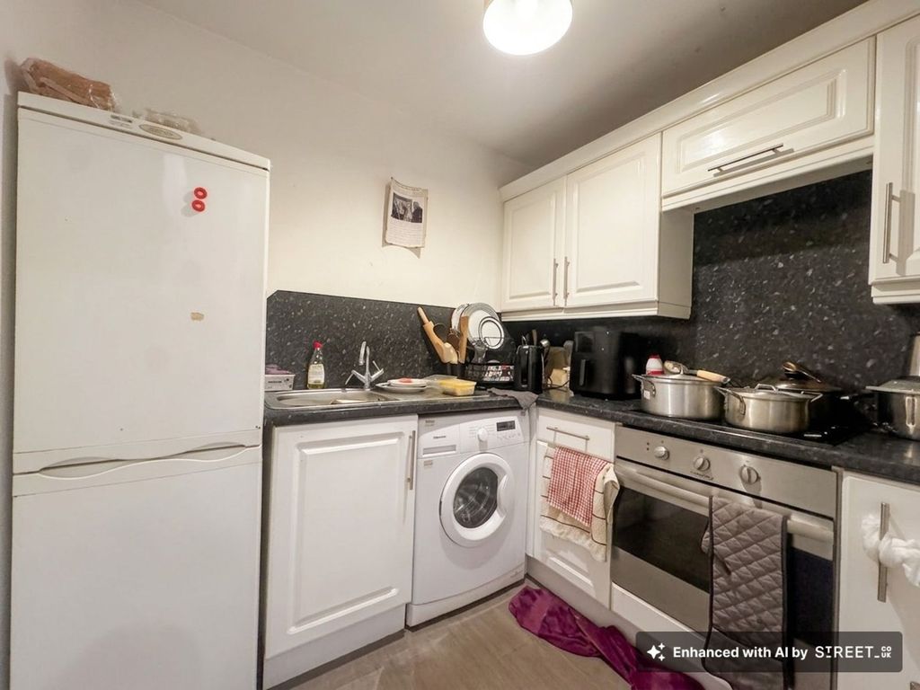 Property photo 3 of 5