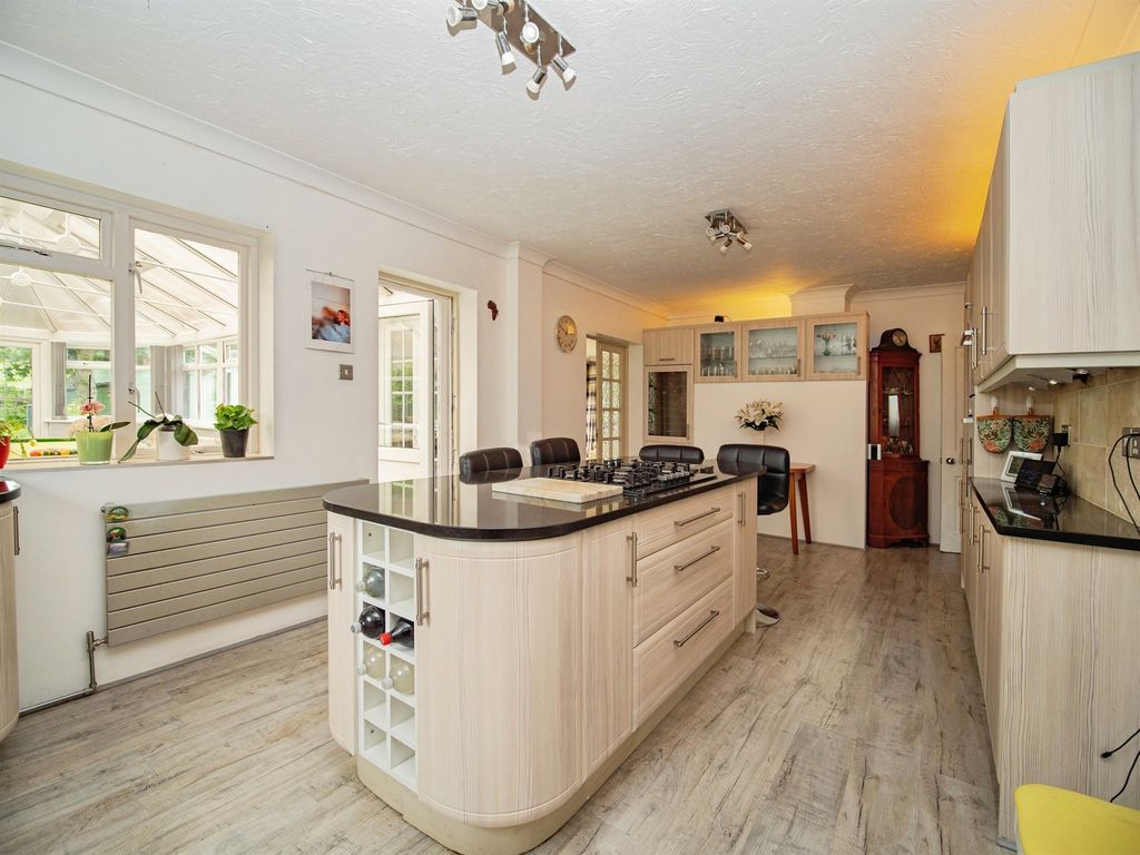 Property photo 2 of 28