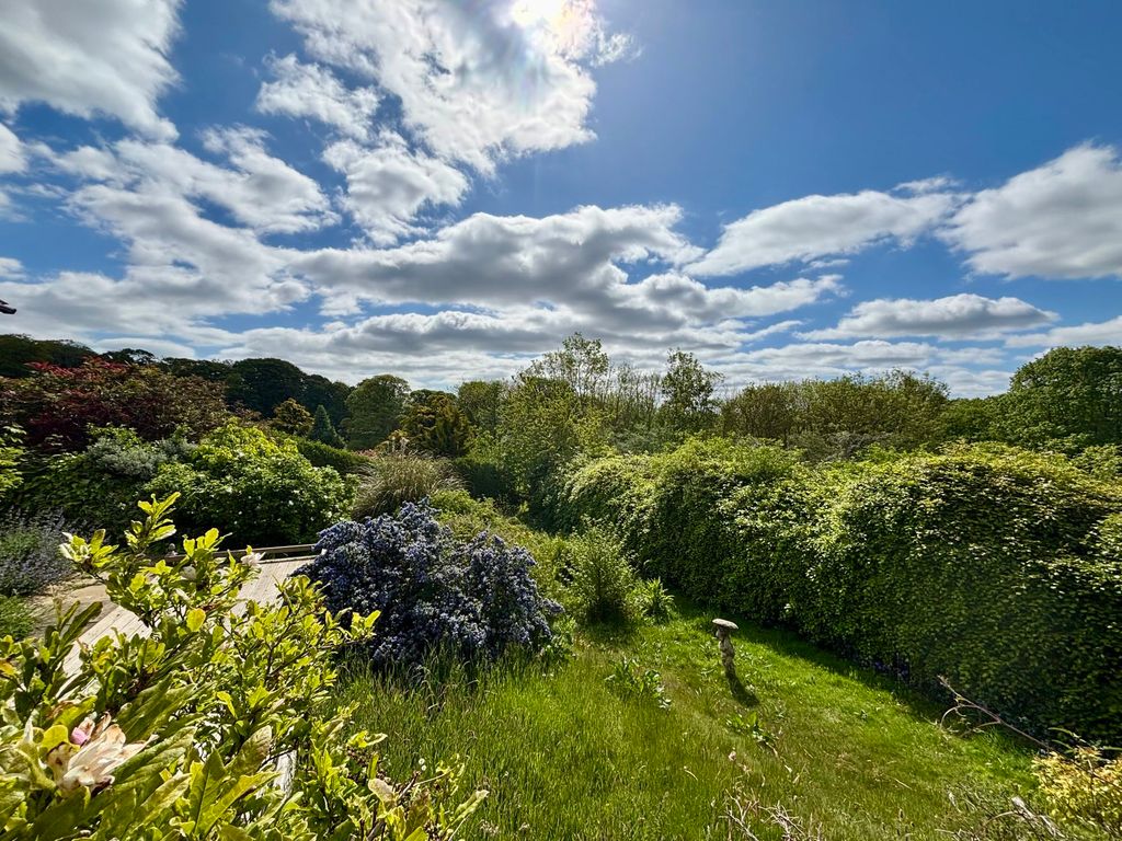 Property photo 3 of 37
