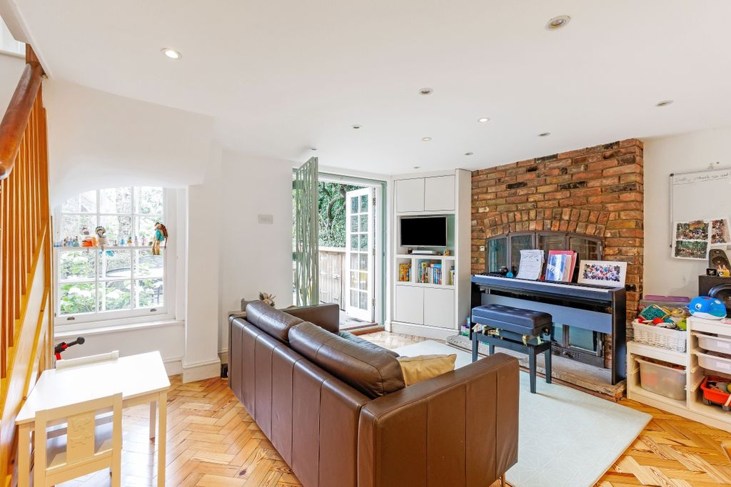 Property photo 2 of 23 Canonbury Square