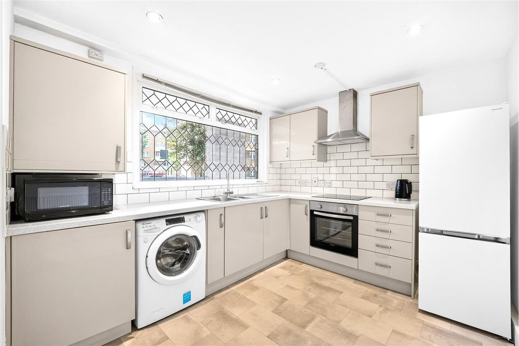 Property photo 2 of 19 Kitchen