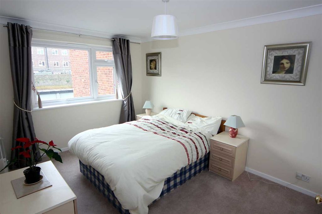 Property photo 3 of 6 Bedroom 1