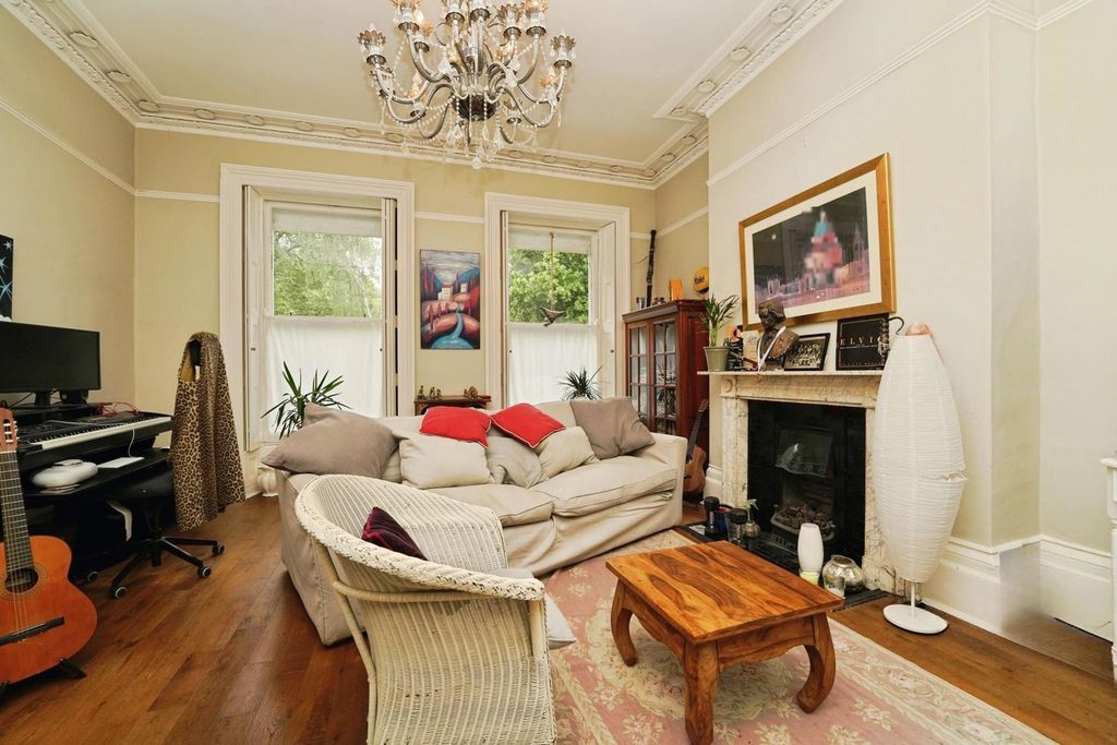Property photo 3 of 18 Pbox-Img.Jpg