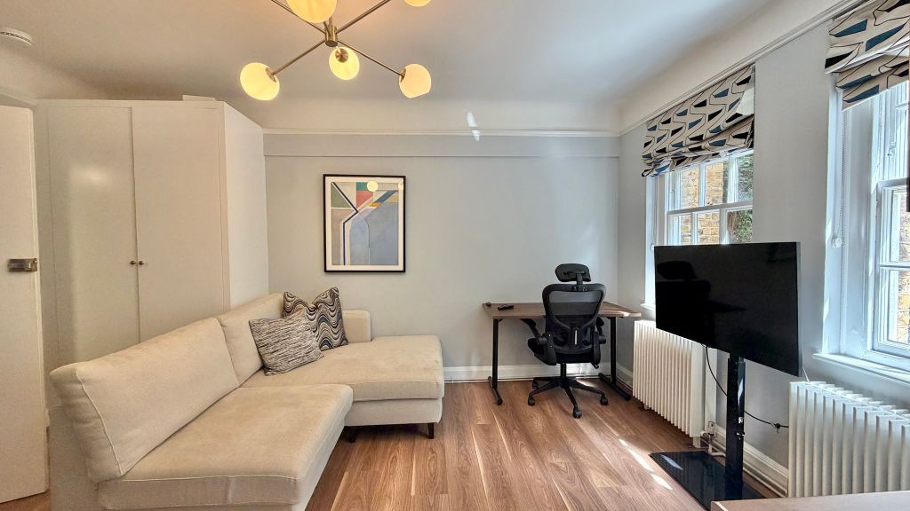 Property photo 1 of 8 Living Room
