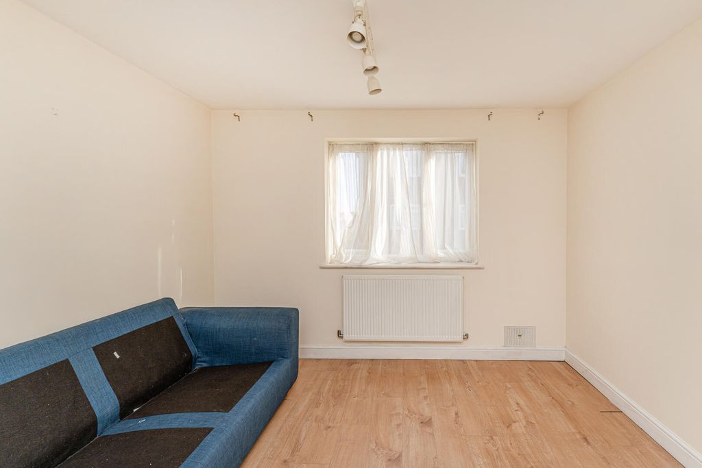 Property photo 3 of 14 Living Room